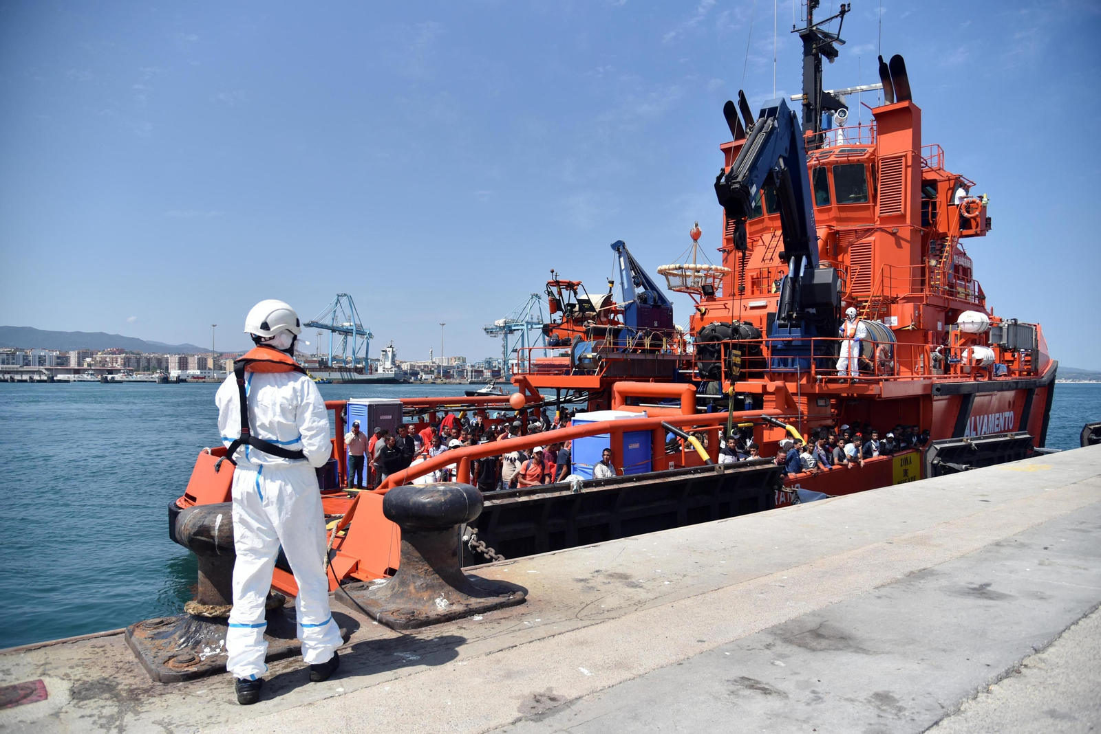 La 'María Zambrano', en el puerto de Algeciras tras rescatar a migrantes en el Estrecho. La 'María Zambrano', en el puerto de Algeciras tras rescatar a migrantes en el Estrecho.