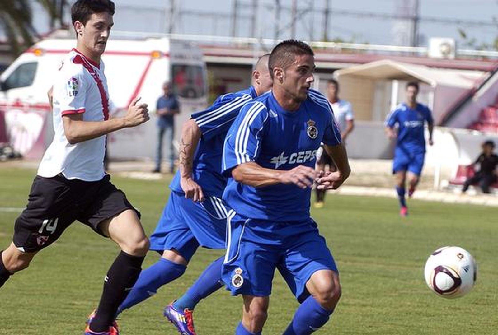 La Balona golea al Sevilla Atlético y es más líder. 

Foto: Manuel Gomez