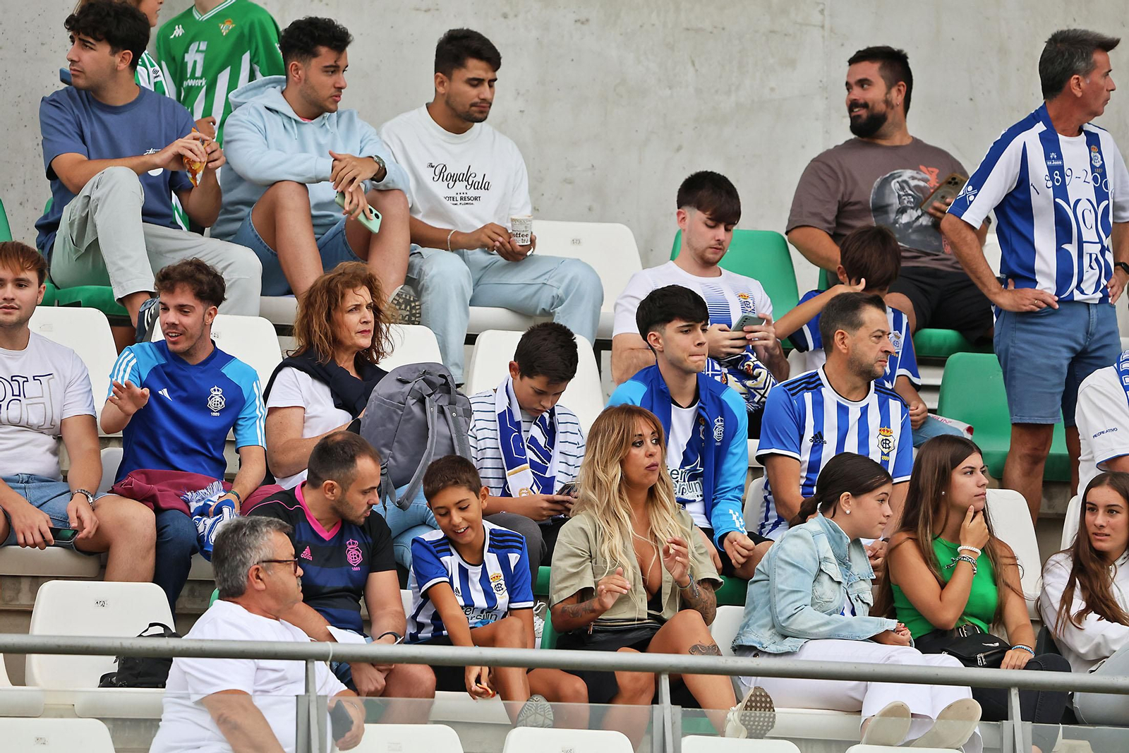 Búscate en las gradas del Betis Deportivo-Recreativo de Huelva