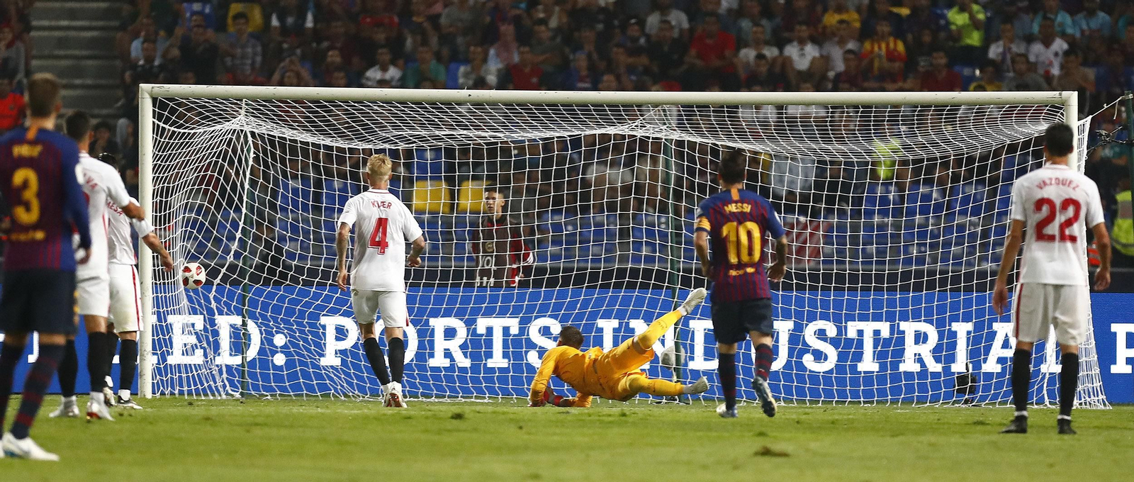 Las imágenes del Sevilla-Barcelona de la Supercopa