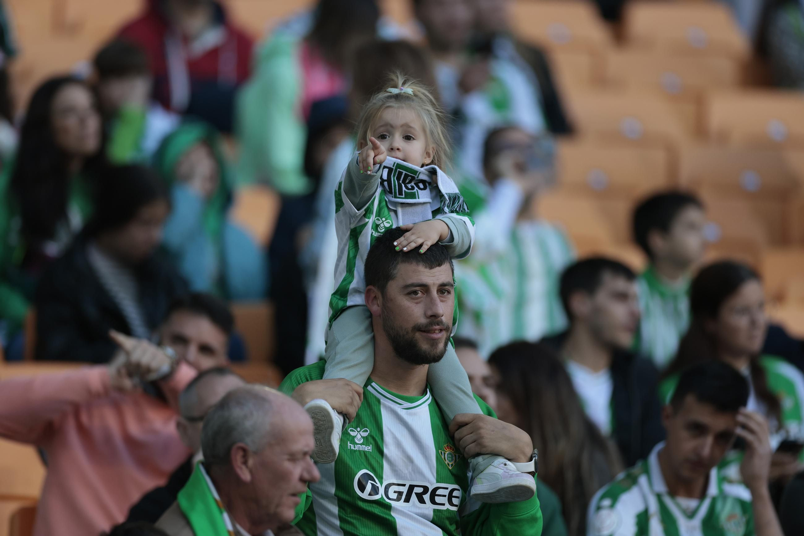 Búscate en las fotos del Betis - Girona