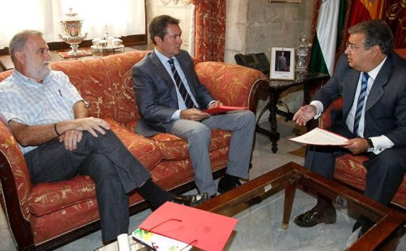 Zoido tiende la mano a la oposición