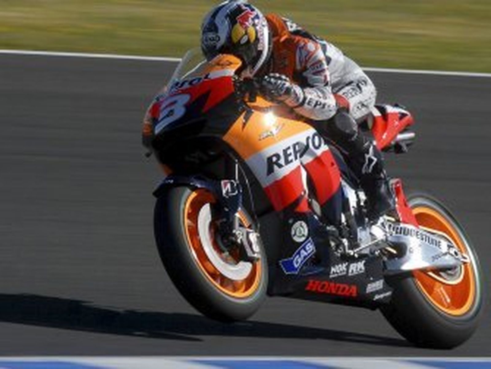 Pedrosa se coloca al frente en MotoGP seguido por Lorenzo