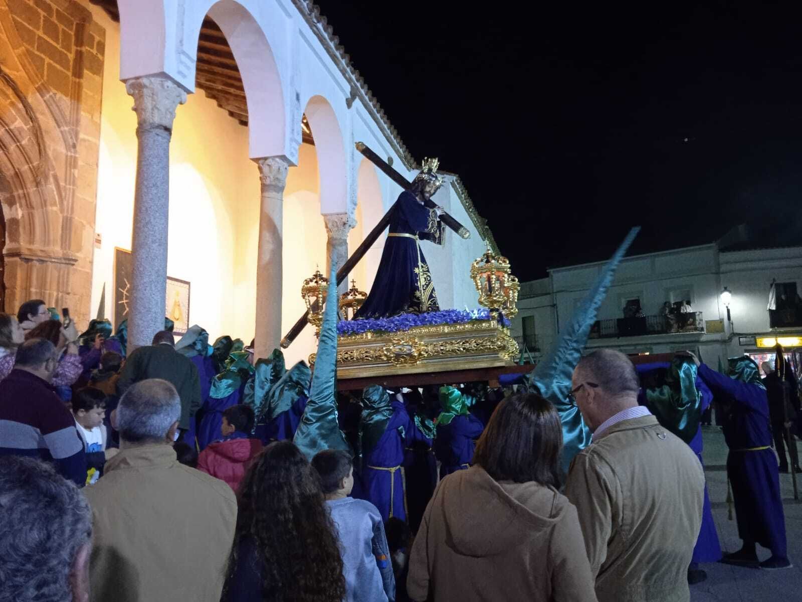 Jueves Santo en Fuente Obejuna: La procesión de Jesús Nazareno y la Virgen de la Esperanza, en imágenes