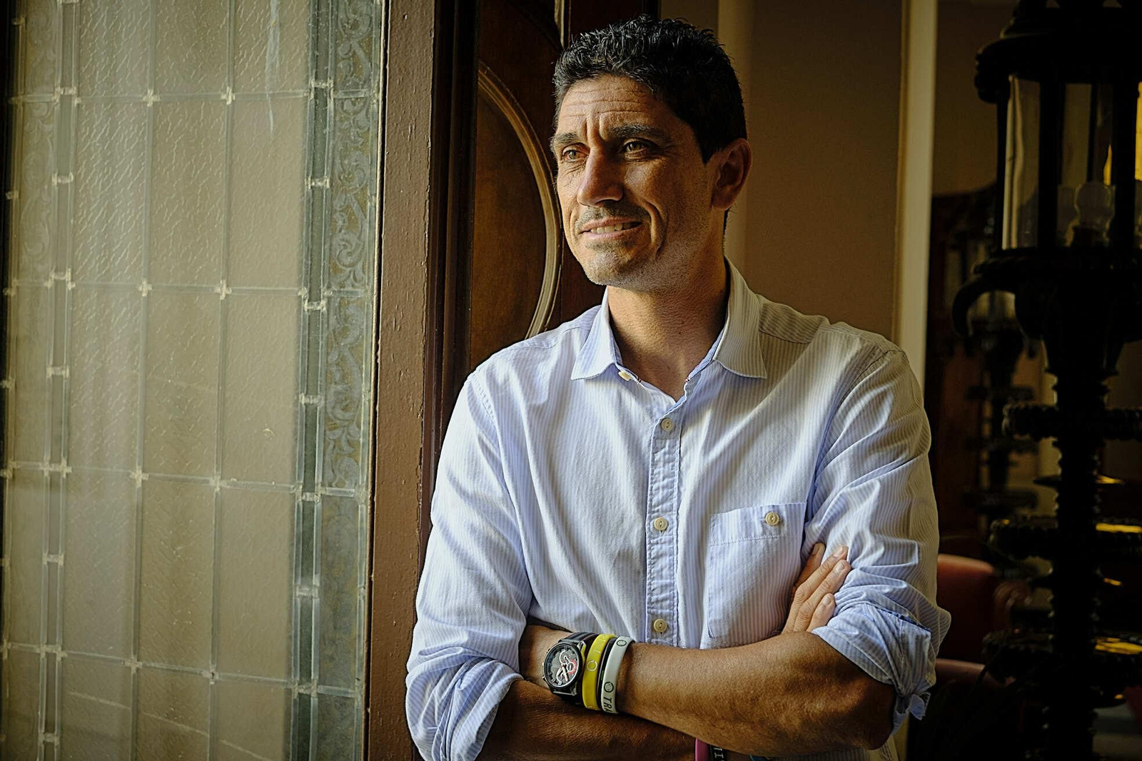 Pavón cruza sus brazos para el posado de la entrevista concedida a 'Diario de Cádiz'