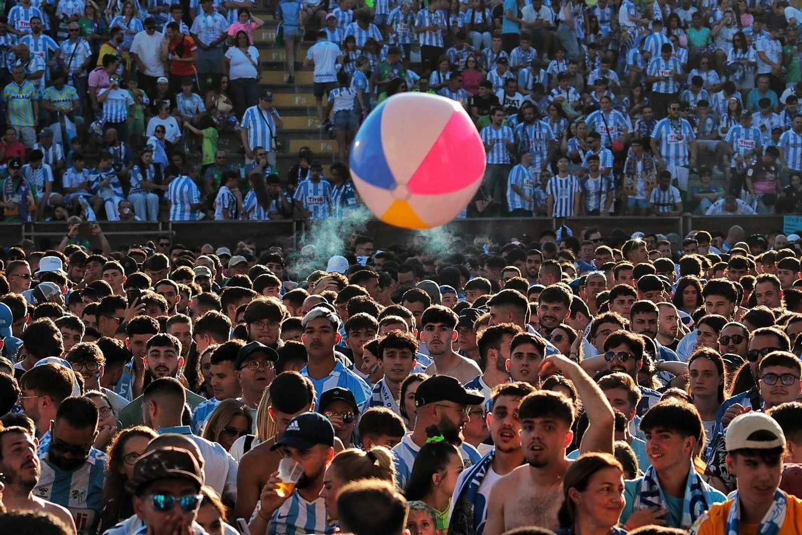La madrugada interminable con la que Málaga celebró el ascenso