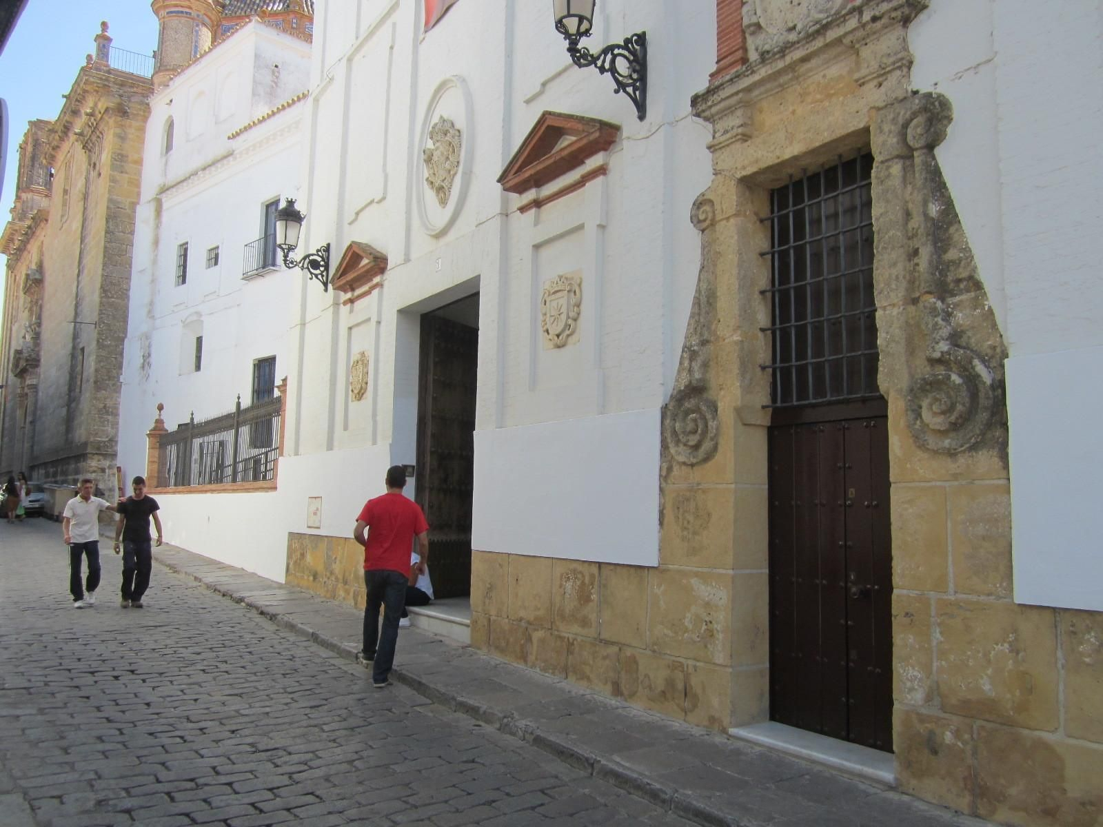 La fachada del Ayuntamiento de Carmona, uno de los afectados.