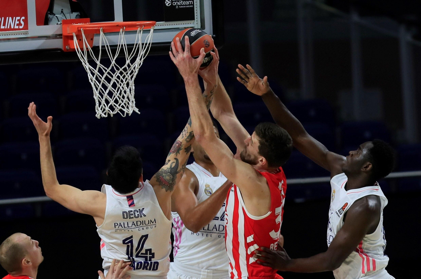 La carrera de Ognjen Kuzmic, en fotos