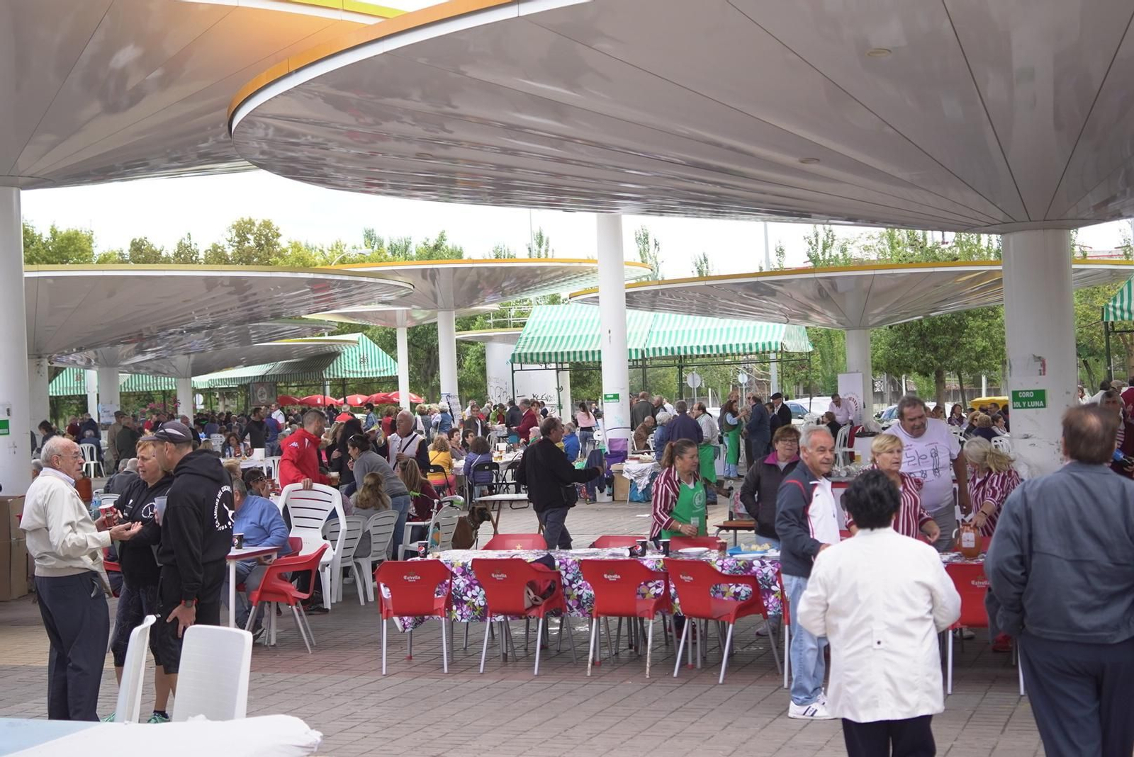Celebración del perol del Día de la Convivencia en 2019.