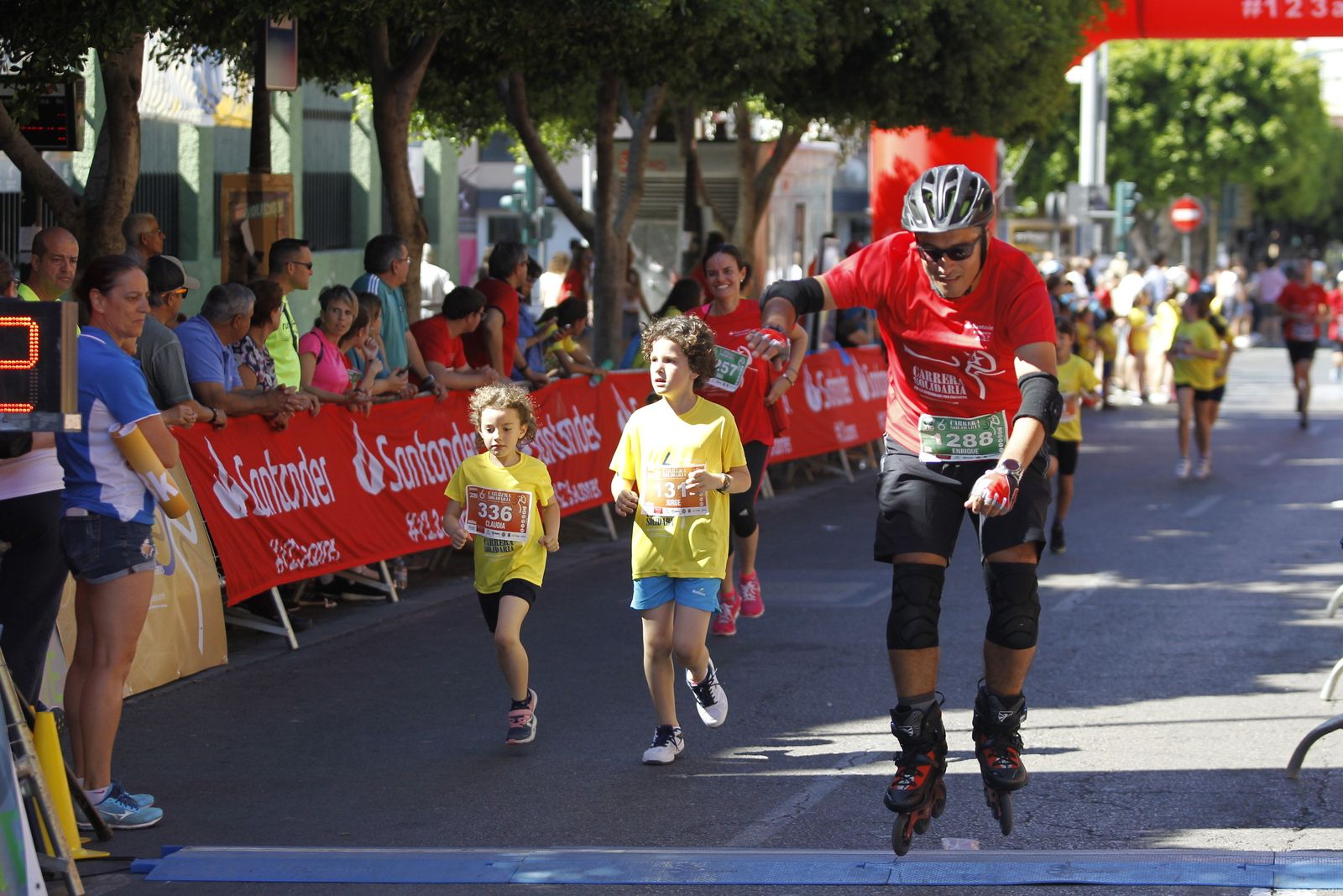 Fotogalería carrera atletismo popular enfermedades poco frecuentes. La Salle Almería