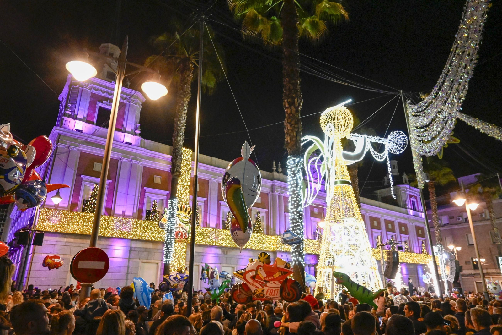 Imágenes de la nevada y alumbrado navideño en Huelva