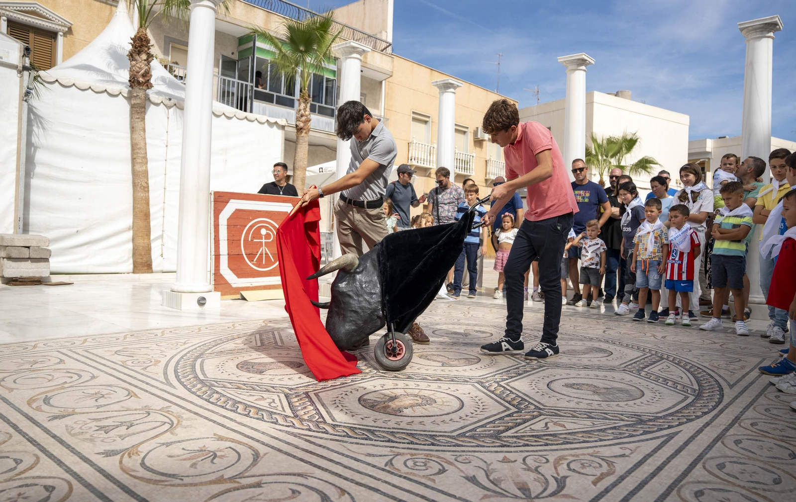 Las imágenes del taller de toros para niños y toro mecánico en Macael