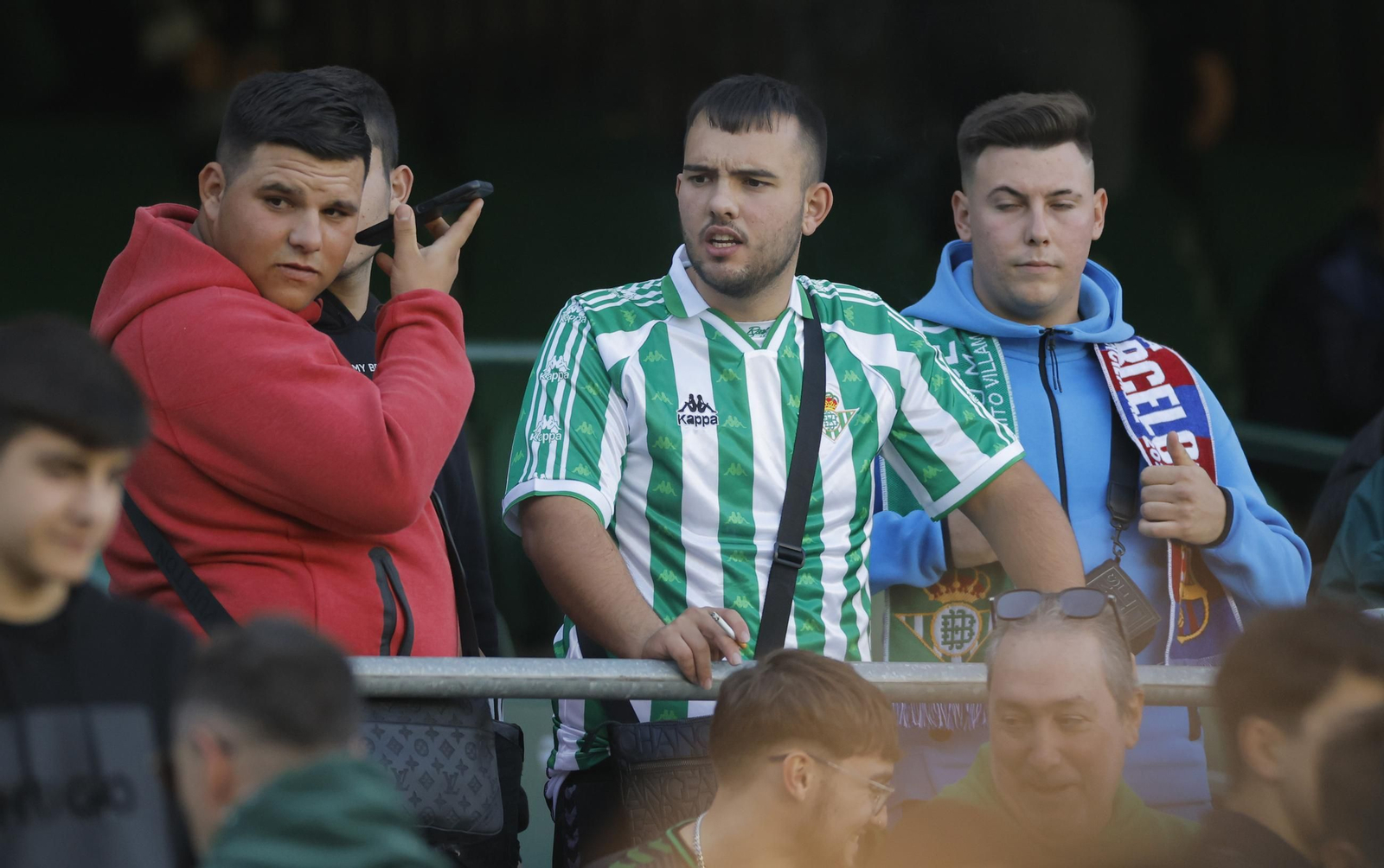 Búscate en las fotos del Betis - Barcelona