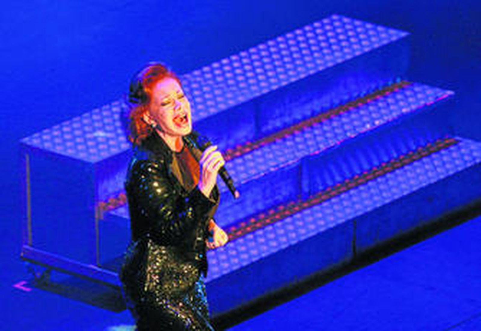 La intérprete derrochó elegancia y poderío vocal en un concierto para el recuerdo.