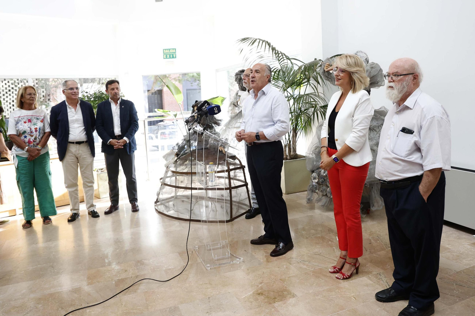 Las fotos de la reubicación del busto de Cristóbal Delgado en el Centro Documental