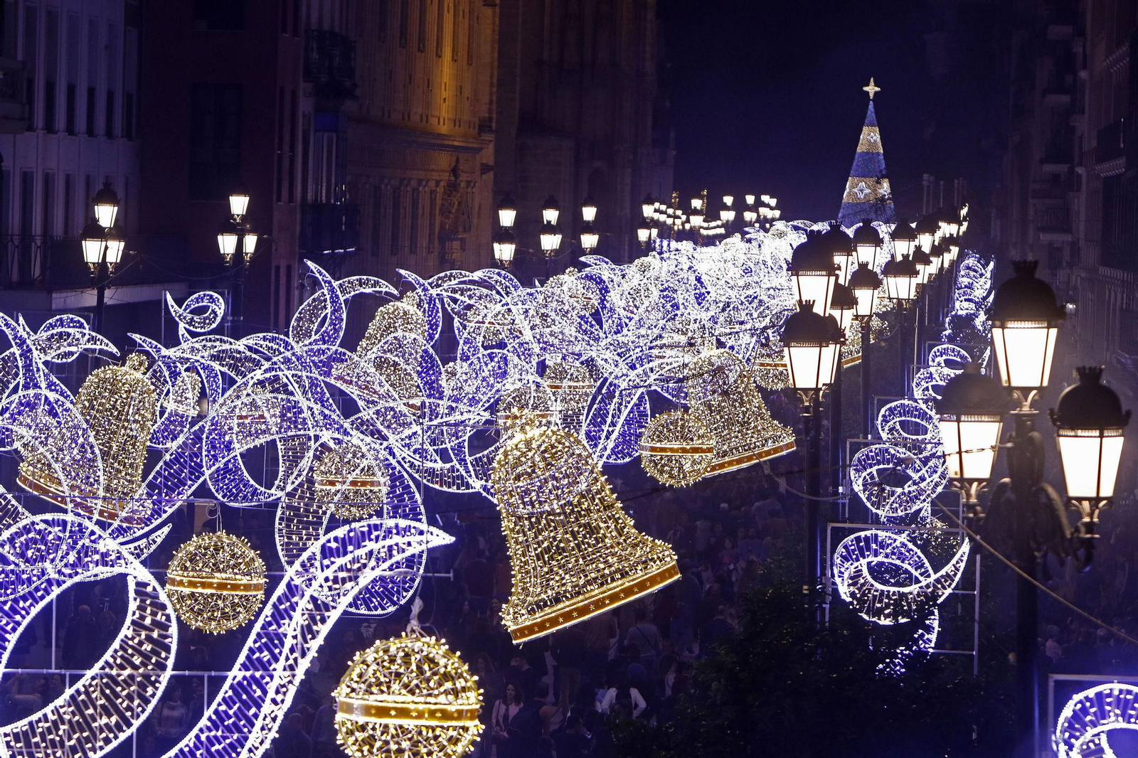 Imagen de archivo de la iluminación navideña en Sevilla