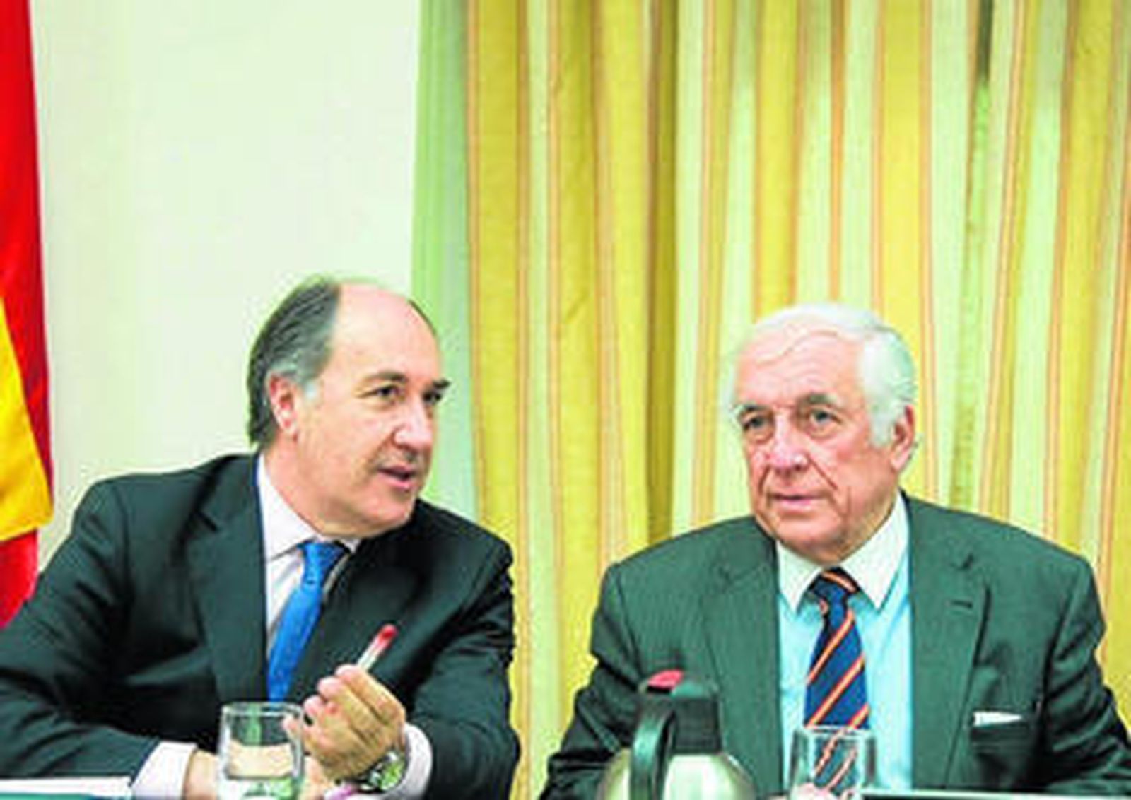 Landaluce junto a Carlos Espinosa de los Monteros, en el Congreso.