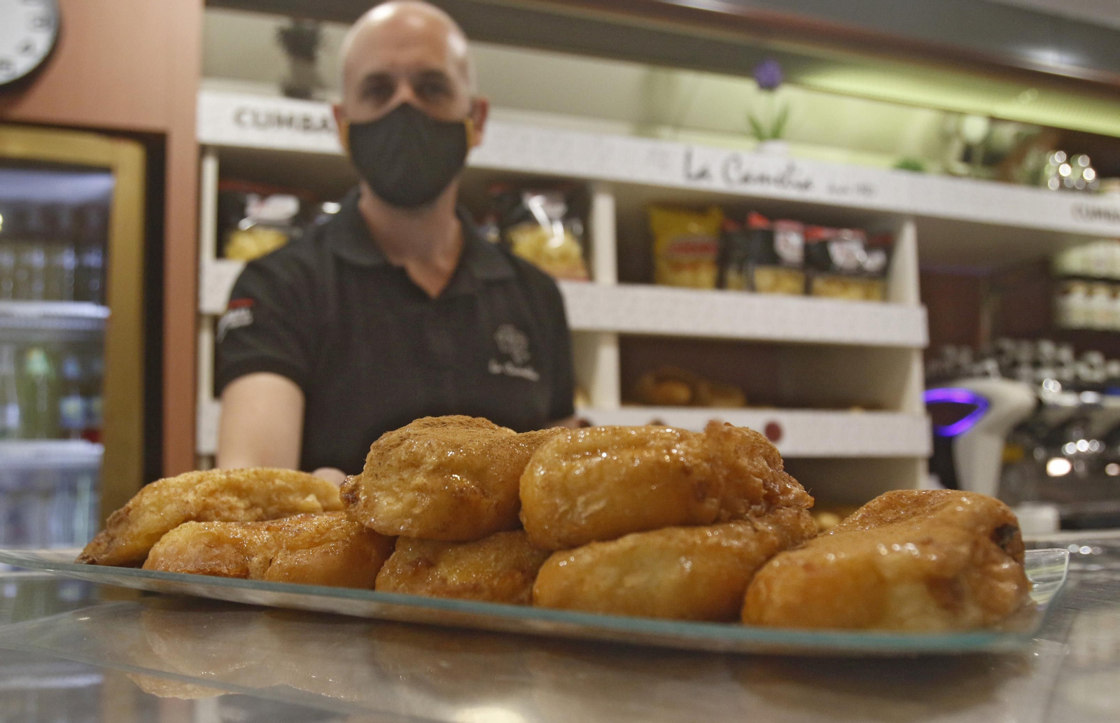 Pastelería La Camelia: torrijas, flores fritas y manoletes
