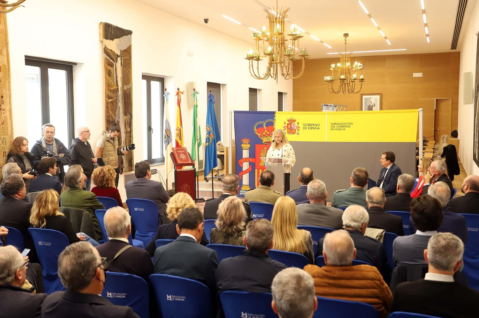 Imágenes del acto conmemorativo del 44 Aniversario de la Constitución Española y en el que se hace entrega al Real Club Recreativo de Huelva del decimotercer Premio Martín Alonso Pinzón a los Valores Constitucionales