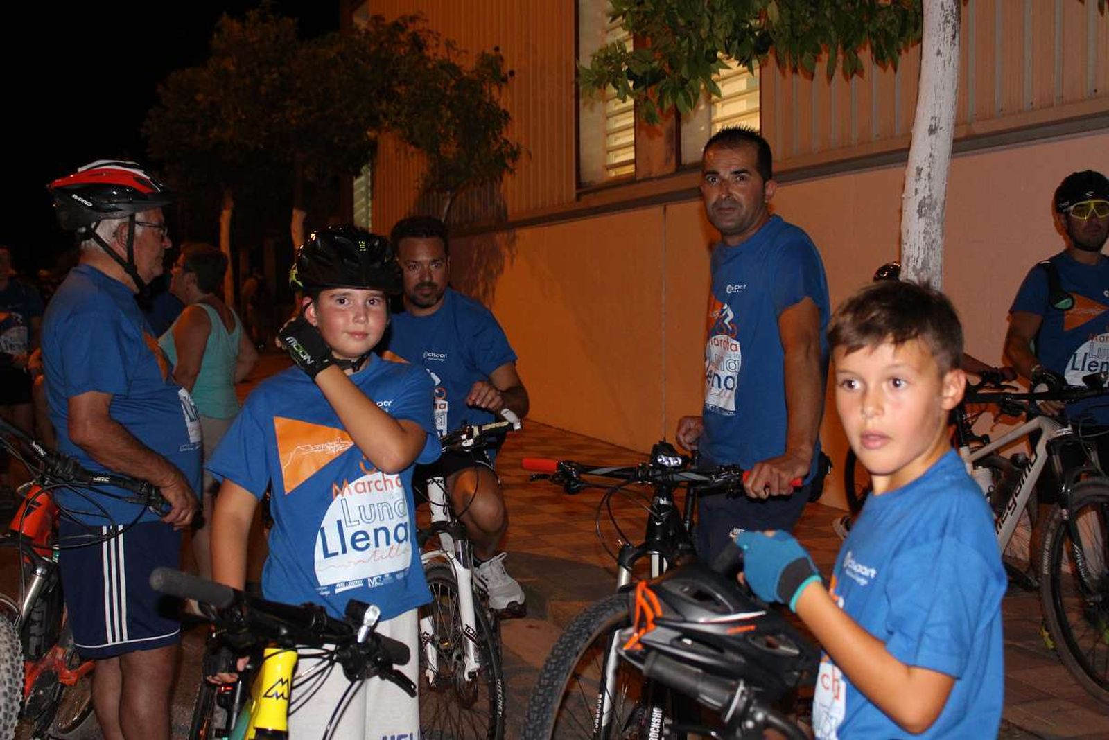 La XXX Marcha de la Luna Llena en Montilla, en imágenes