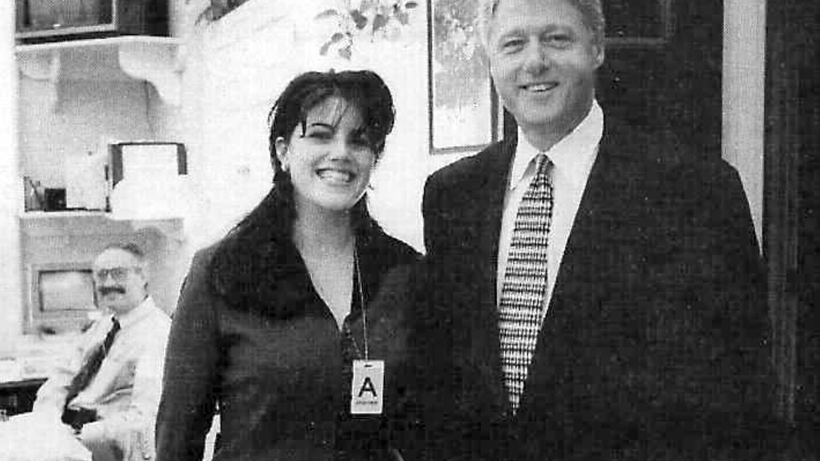 El presidente Bill Clinton y Monica Lewinsky en el Despacho Oval de la Casa Blanca.
