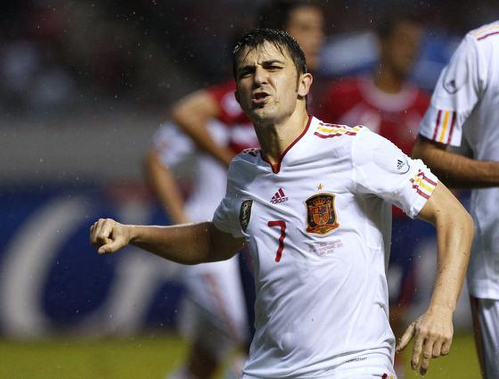 Un gol en el descuento de Villa salvó el empate de la selección española tras tener que remontar dos goles después de un desastroso primer tiempo.

Foto: Reuters