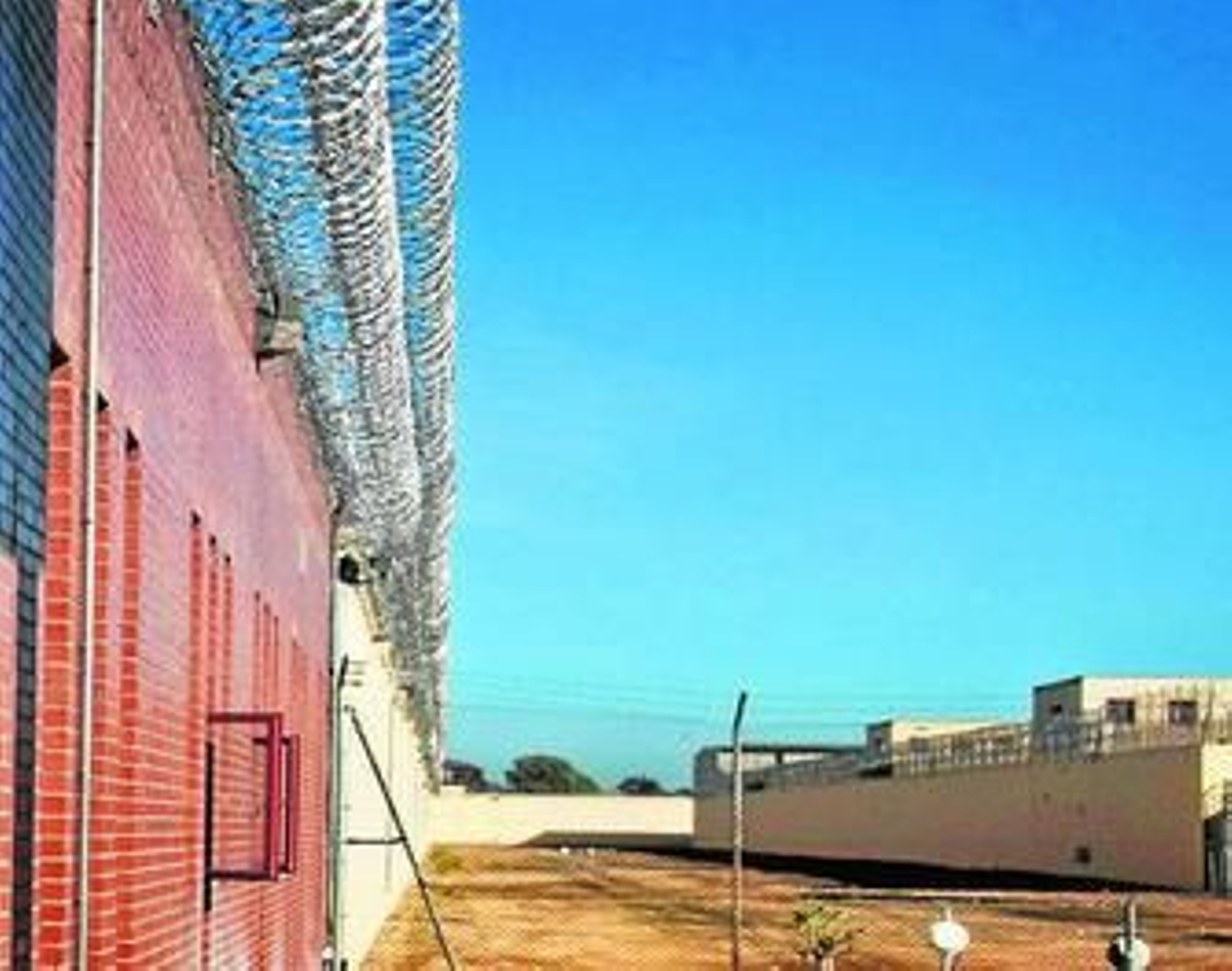 Una orden ilegal en Sevilla-I autorizó un cacheo con desnudo a un preso