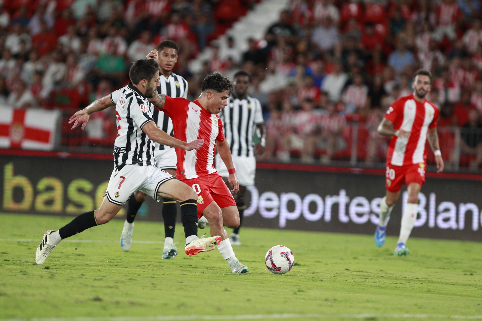 El partido U.D. Almería-C.D. Castellón en imágenes