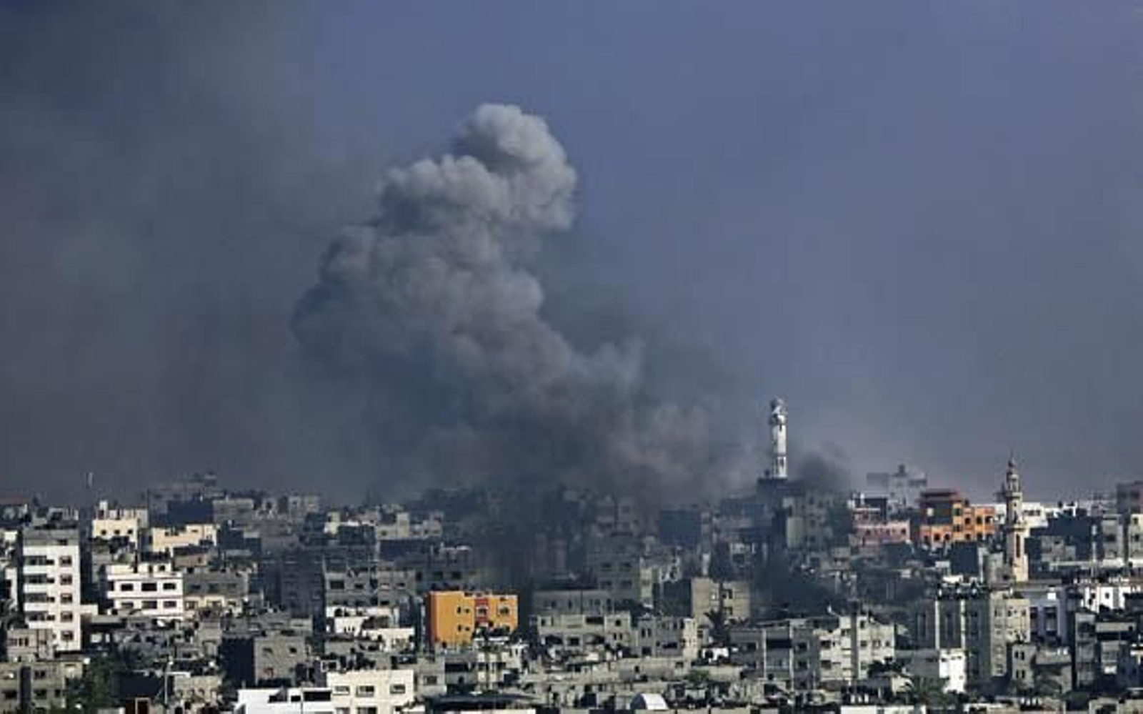 Al menos cuatro muertos tras atacar tanques israelíes un hospital en Gaza