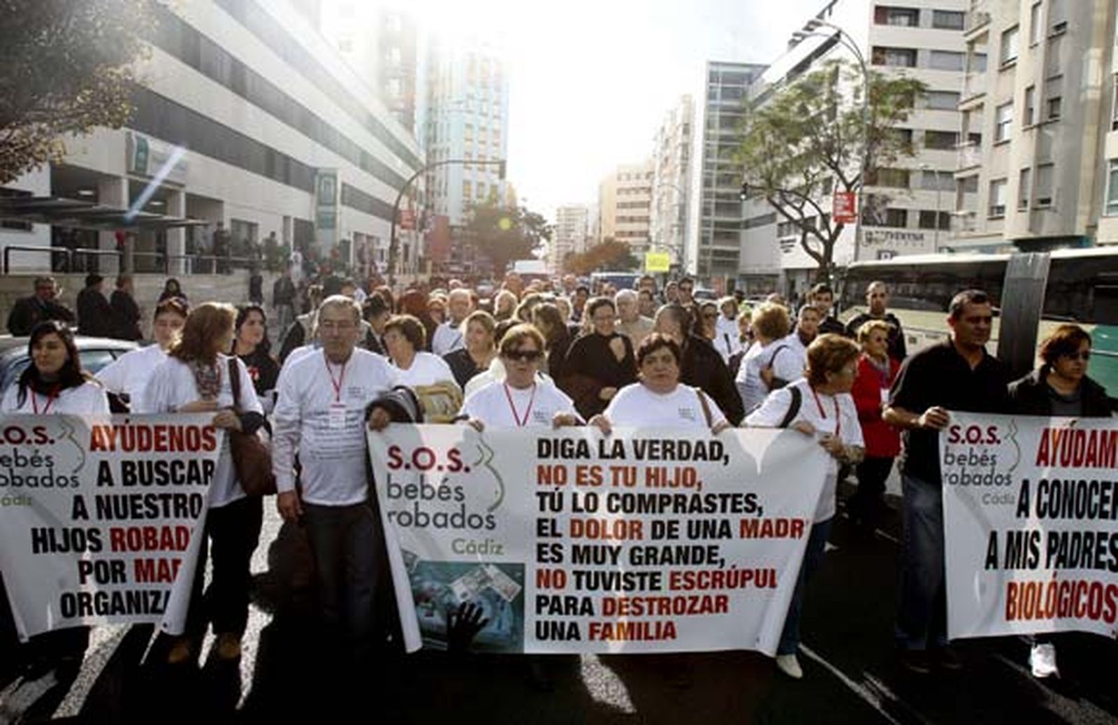 Más de un centenar de personas acuden a la manifestación de 'SOS Bebés Robados'
