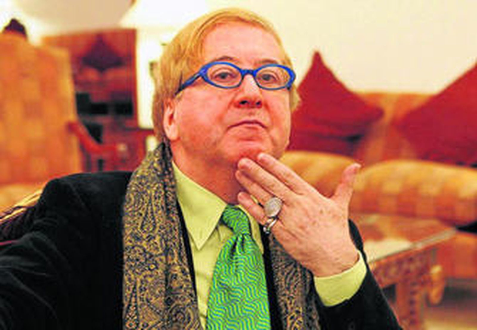 Luis Antonio de Villena considera que la España de hoy no está preparada para la literatura de culto.