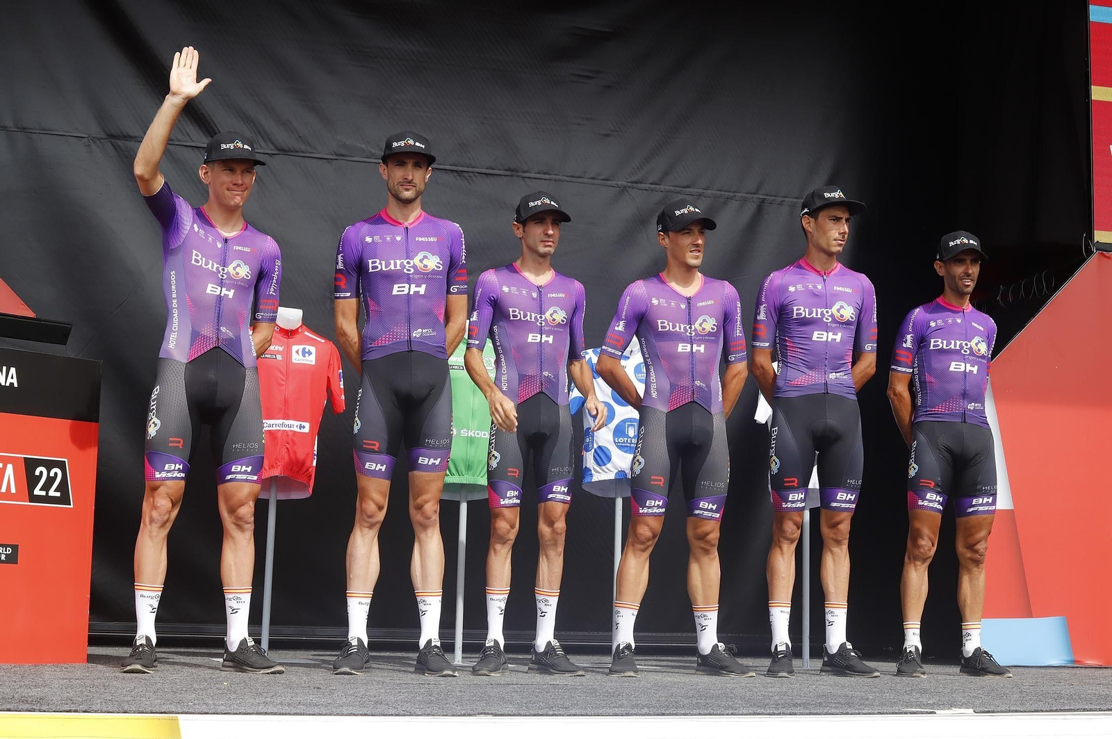 Imágenes de la Vuelta Ciclista a España en su salida desde Aracena en la 17ª etapa