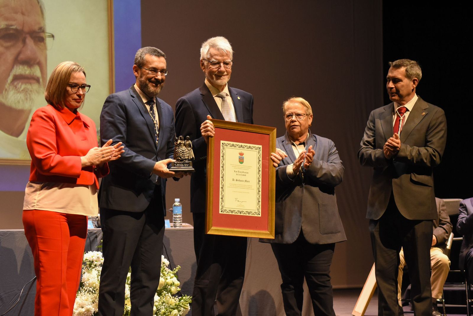 Fotos del Pleno extraordinario de entrega de honores y distinciones por el 156 aniversario de La Línea