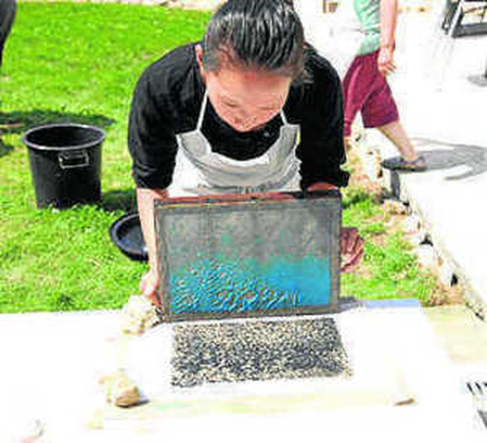 Sepa cómo fabricar el papel a mano