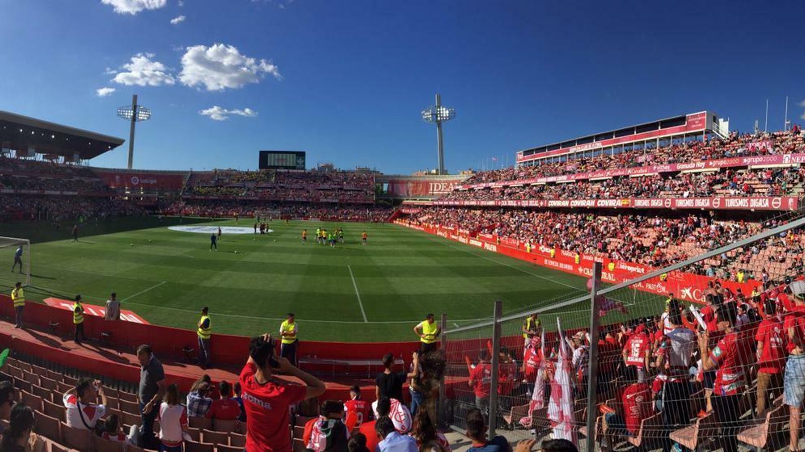 Panorámica de Los Cármenes veinte minutos antes del inicio del choque