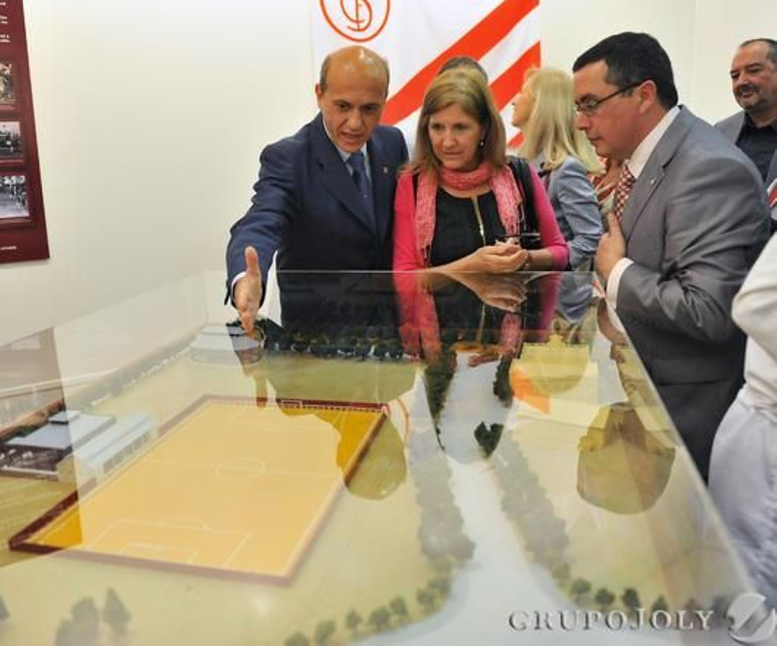 El Sevilla rememora sus inicios con una exposición en el Círculo Mercantil por los 100 años del primer campo oficial donde jugó.  Foto: Juan Carlos Vázquez