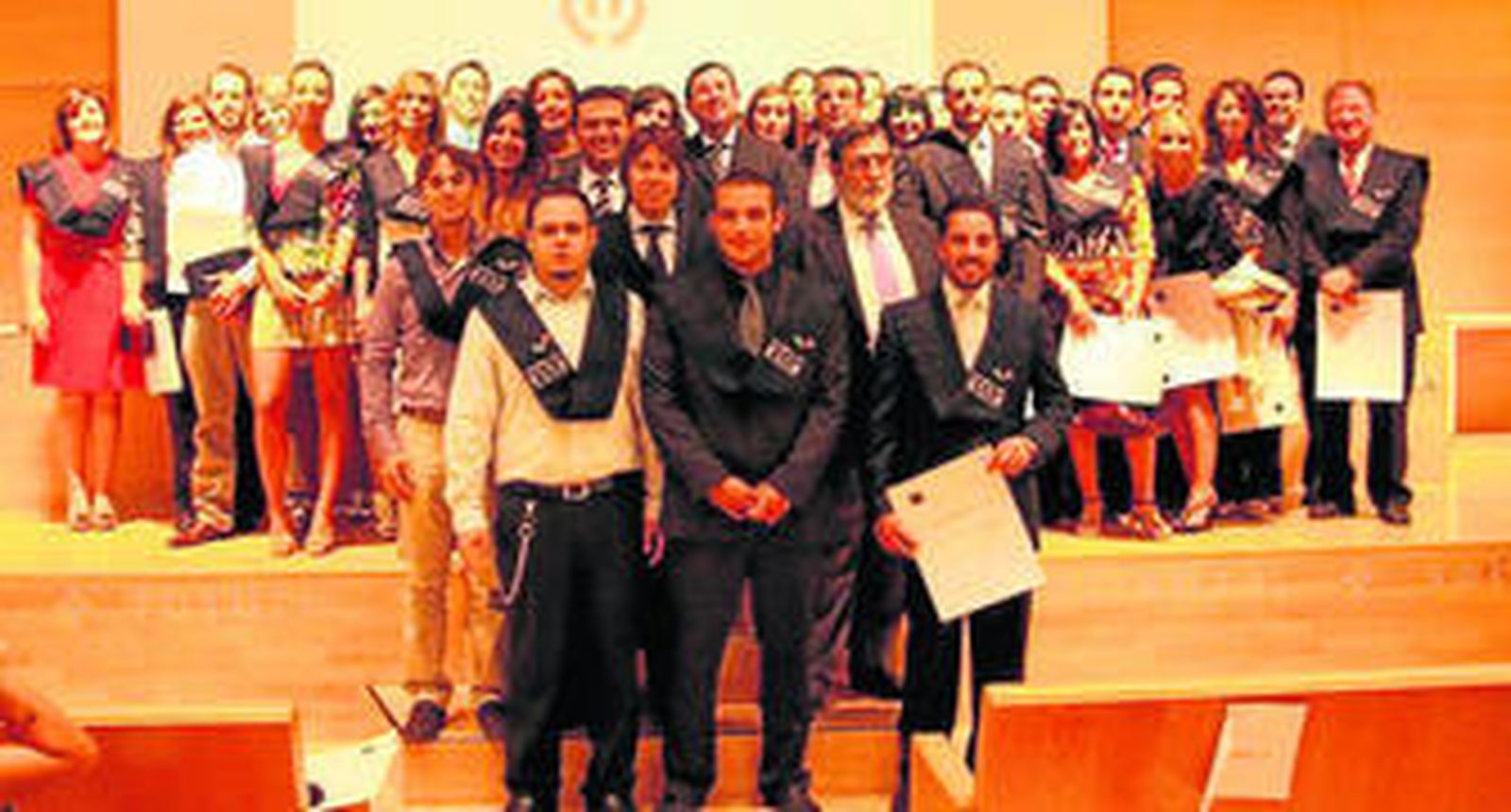 Durante el acto se entregaron las becas 2009-10.