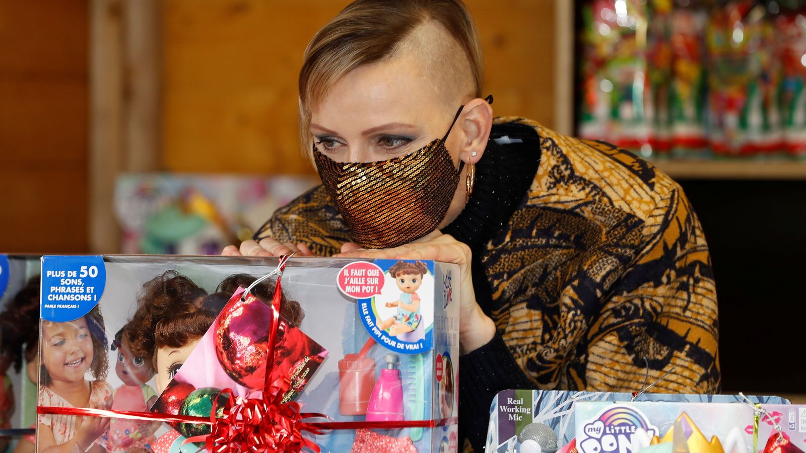 La esposa de Alberto de Mónaco, este miércoles, en la tradicional entrega de regalos de Navidad en el palacio monegasco.