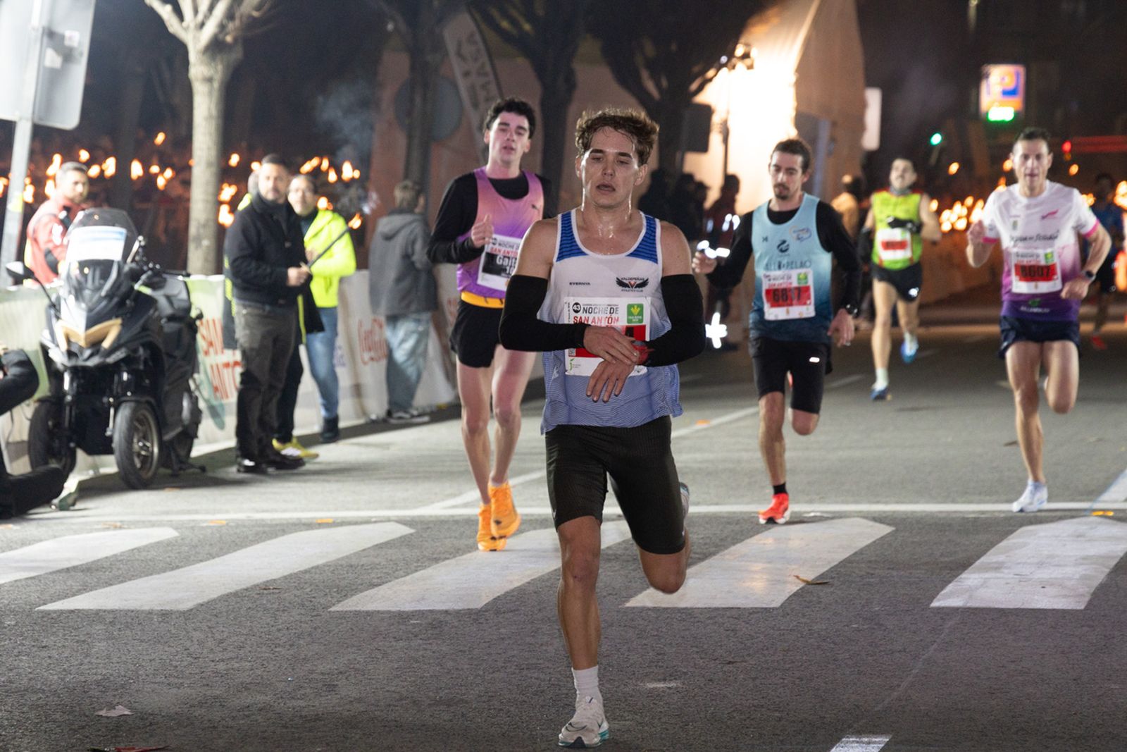 En imágenes: búscate en tu llegada a meta de la Carrera de San Antón 2026 (21)