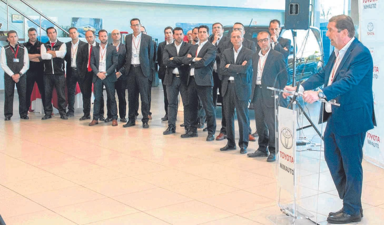 El equipo comercial del concesionario Toyota Nimauto en Jerez estuvo presente y participó en la presentación de las nuevas versiones del Corolla.