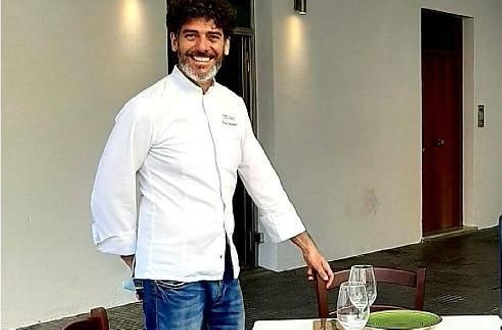 El cocinero Francisco Rodríguez en la terraza de su restaurante portuense, que acaba de cerrar.