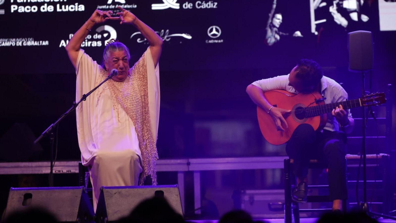 Juana la del Pipa, con Vicente Santiago, este viernes en el Encuentro Internacional Paco de Lucía.