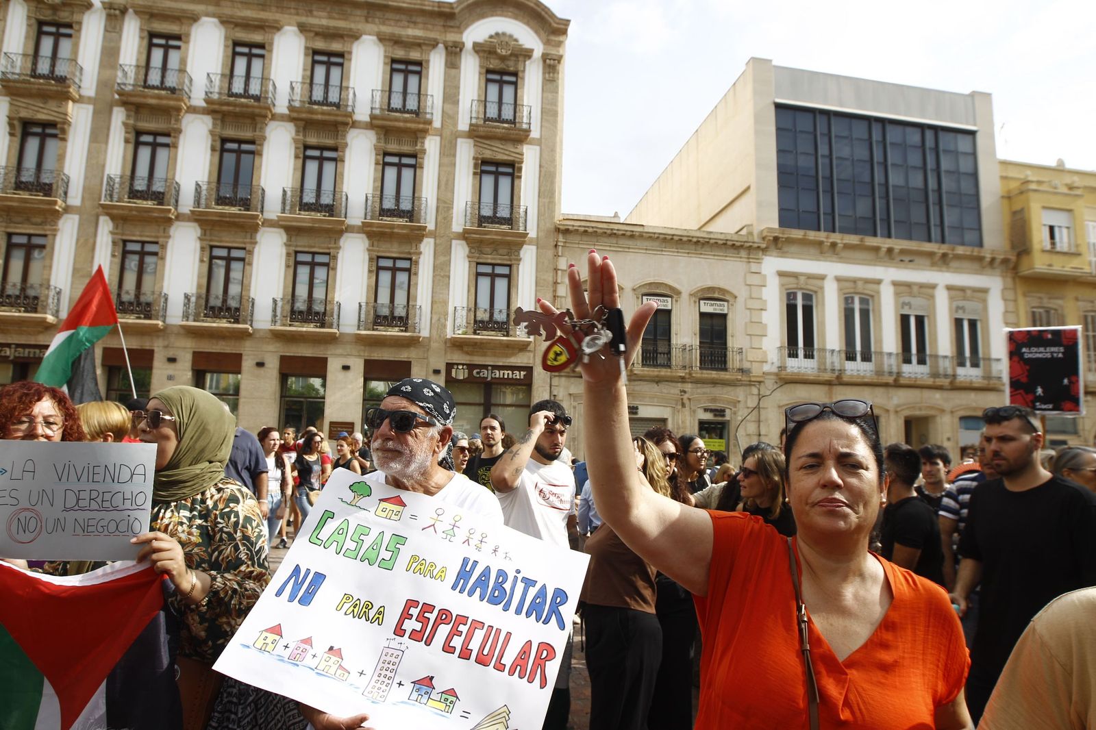 Manifestación en Almería por el derecho a la vivienda, en imágenes