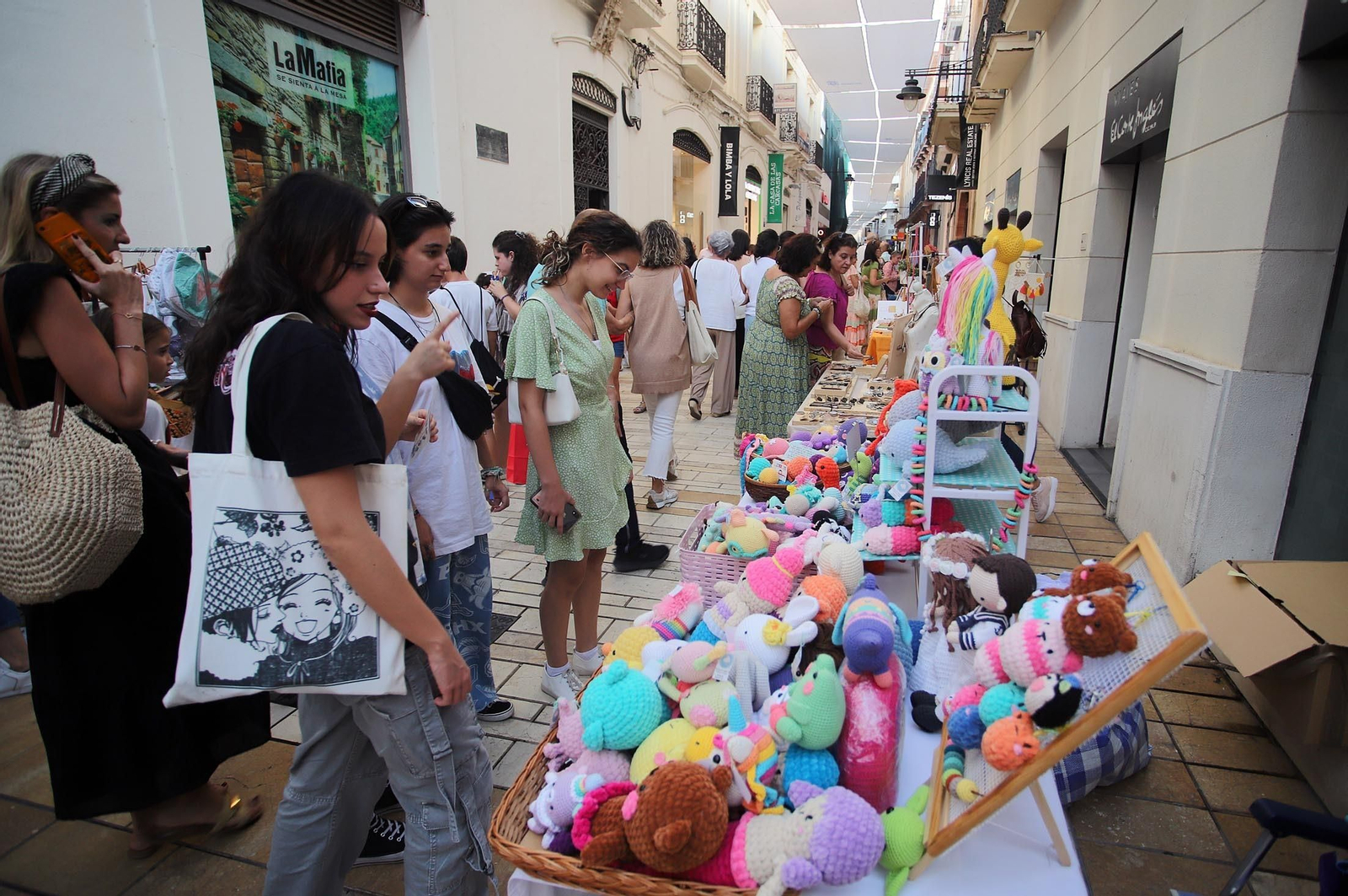 Imágenes de Huelva en blanco y azul, la noche del comercio