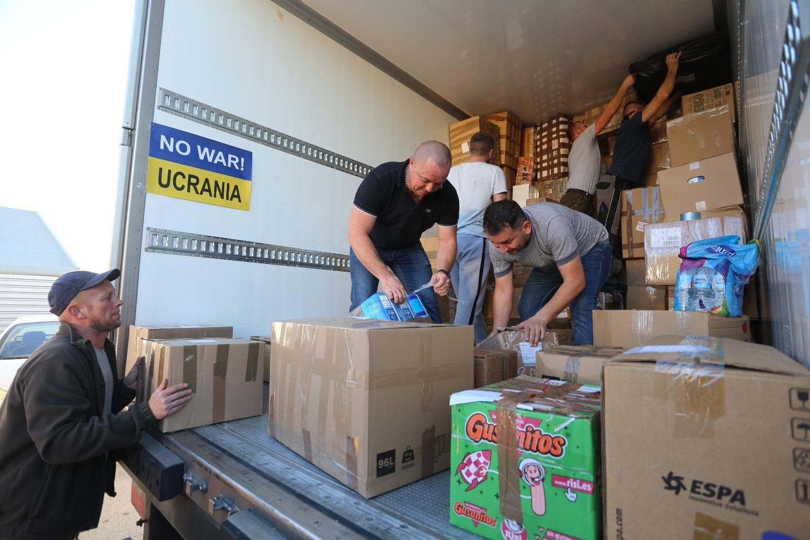 Málaga envía ayuda humanitaria a Ucrania, en fotos