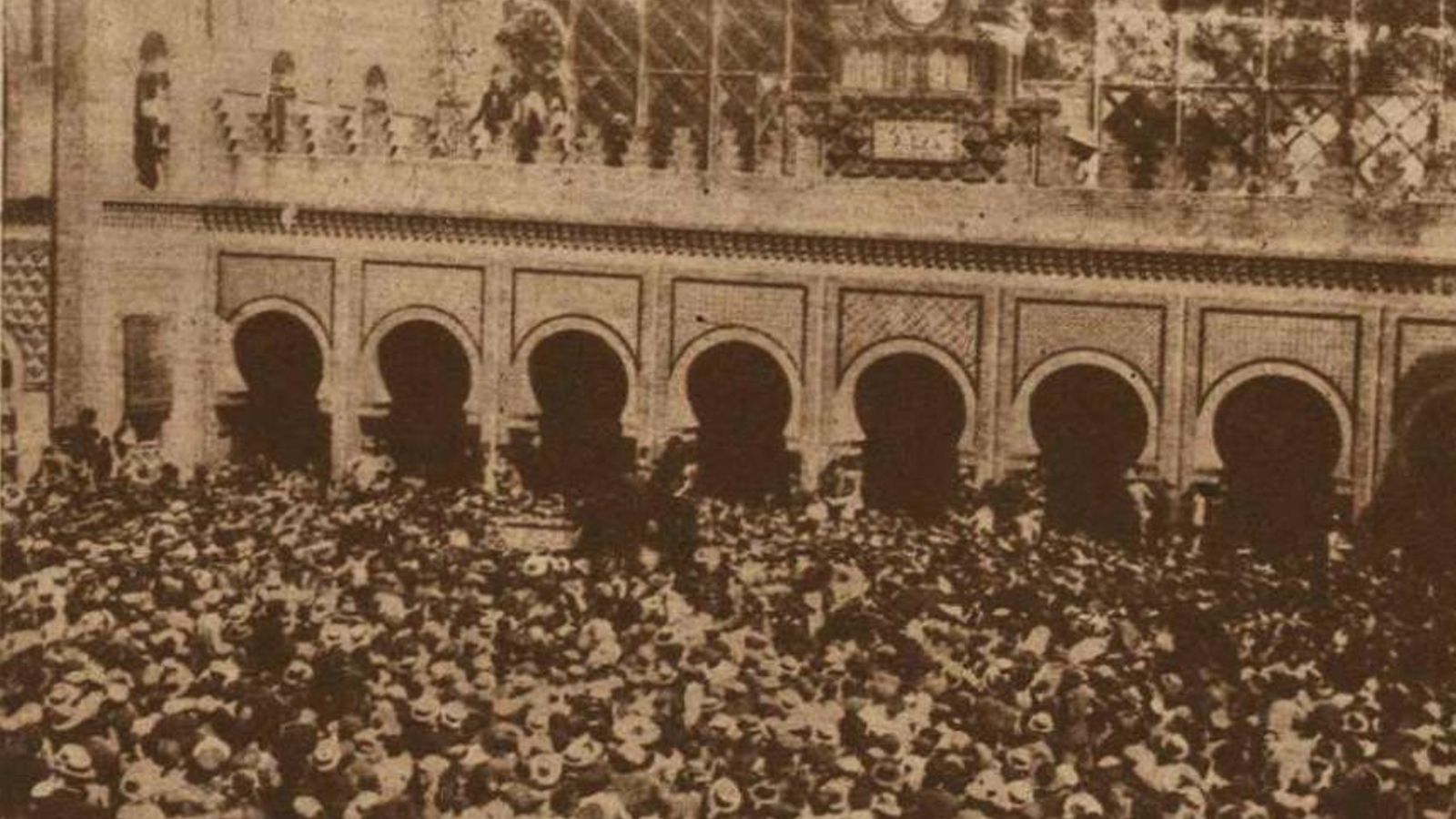 Llegada del féretro de Joselito a la Estación de Córdoba.