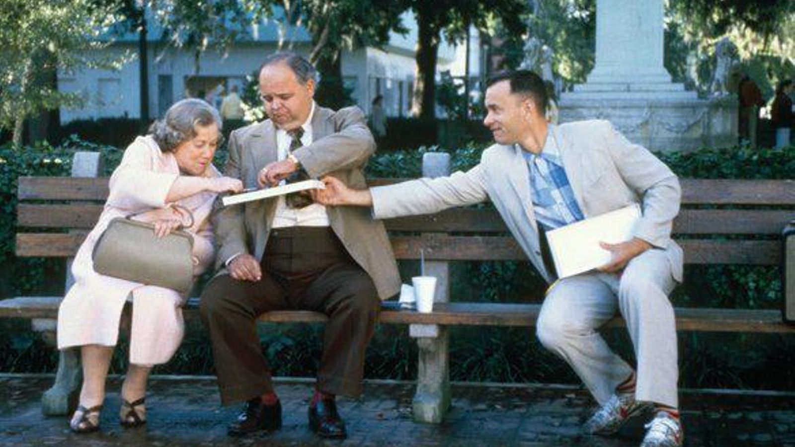 Escena de 'Forrest Gump' que se hizo célebre por la caja de bombones, y su metáfora sobre la vida. Escena de 'Forrest Gump' que se hizo célebre por la caja de bombones, y su metáfora sobre la vida.