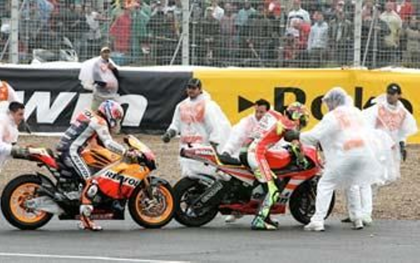 La FIM estudia el incidente Rossi-Stoner