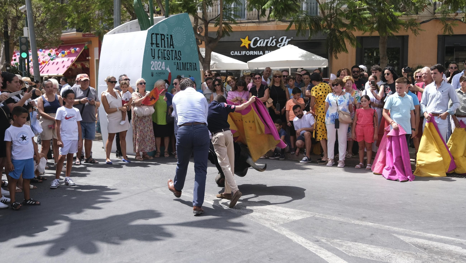 Exhibición de toreo de salón de la Escuela Taurina de Almería, en imágenes