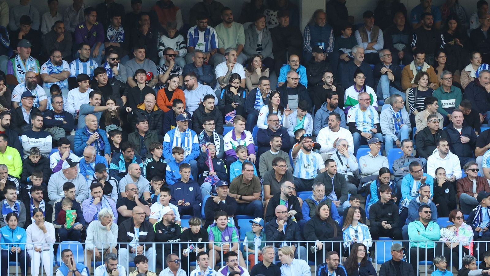 Búscate en el Málaga CF-Almería en las gradas de La Rosaleda
